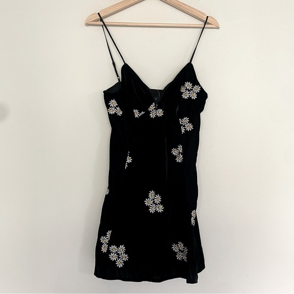 Urban Outfitters Dresses & Skirts - NWT Urban Outfitters Velvet Black Floral Daisy Mini Dress Spaghetti Strap